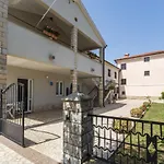 Lovely House Lindi In Apartament *