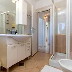 Lovely House Lindi In