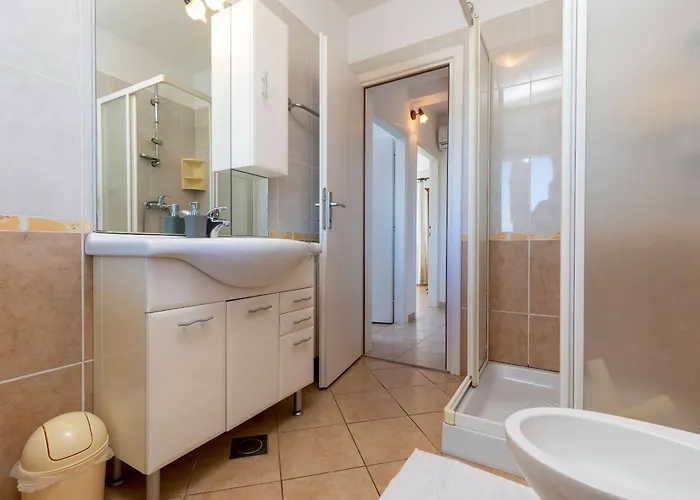 Lovely House Lindi In