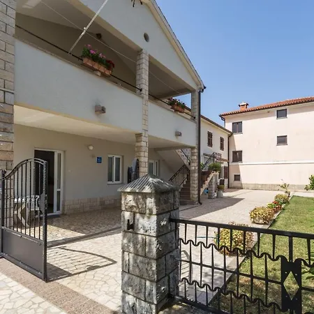 Lovely House Lindi In Apartment *