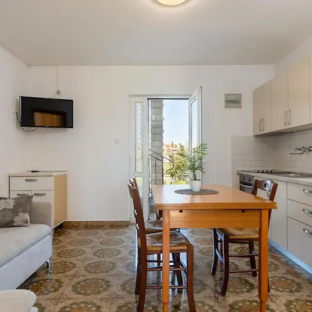 Lovely House Lindi In