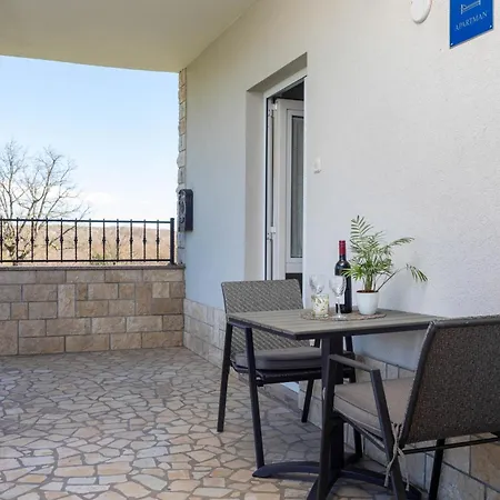 Apartment Lovely House Lindi In Porec